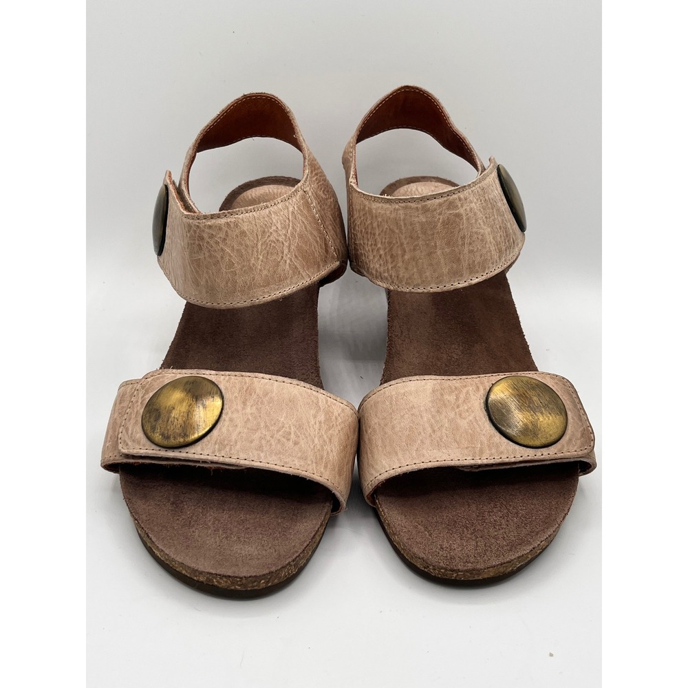 Taos Carousel Tan Leather Wedge Sandals Medallion Strappy Comfort Women Size 40